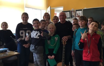Zdjęcie do Wyjątkowa lekcja muzyki w klasie 3 b
