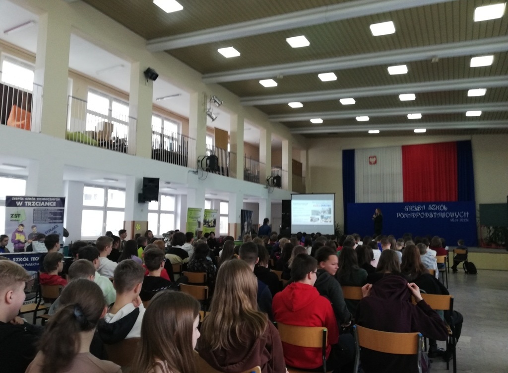 Zdjęcie do II Giełda Szk&oacute;ł Ponadpodstawowych w czarnkowskiej &bdquo;Jedynce&rdquo;
