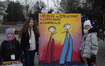 Zdjęcie do "Urodzaj na dziewczynki z zapałkami"