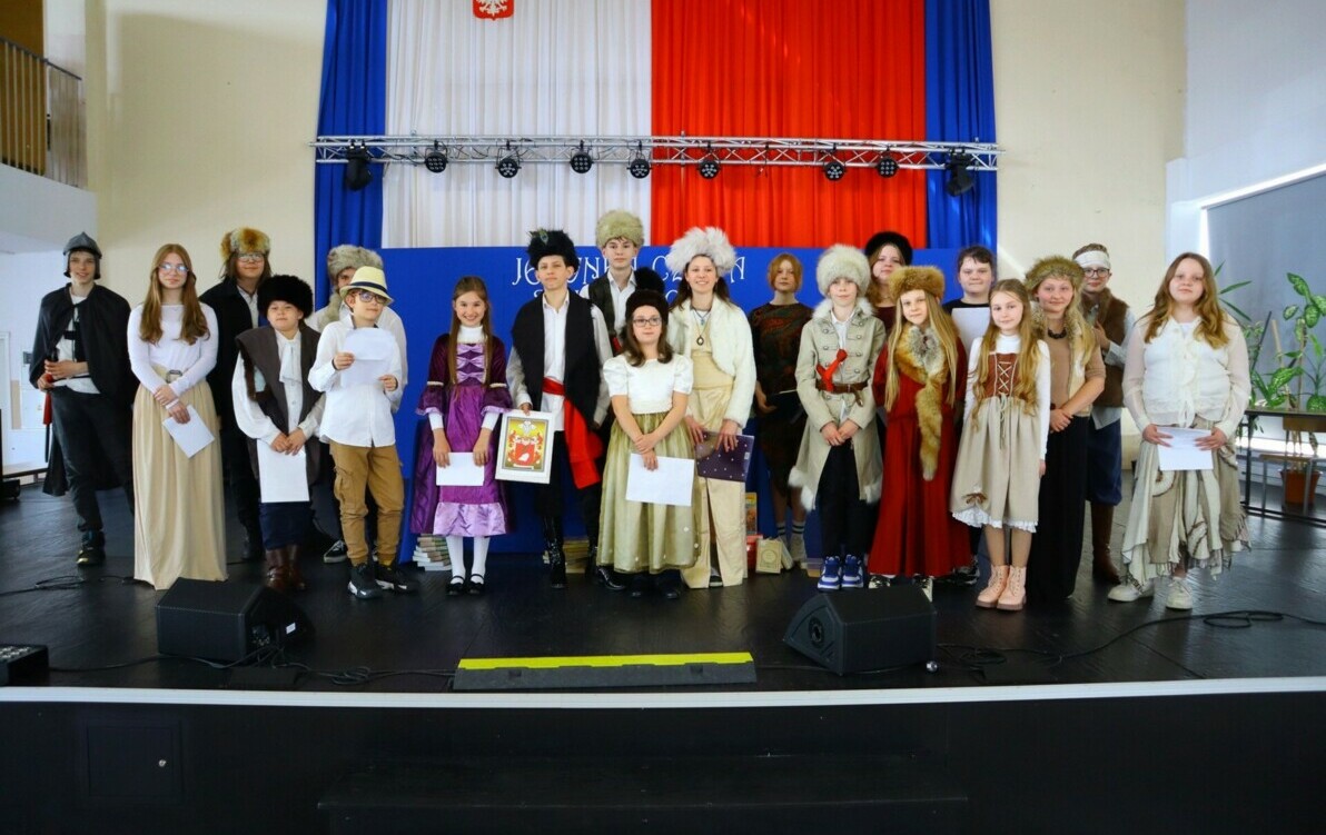 Zdjęcie do &bdquo;Jedynka czyta Sienkiewicza&rdquo;