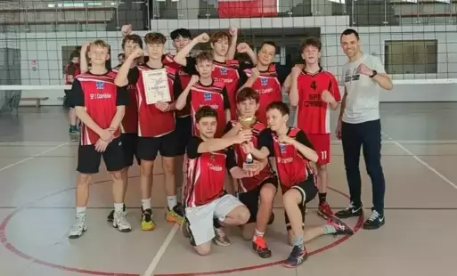 Zdjęcie do SP 1 Czarnk&oacute;w Mistrzem Powiatu w Siatk&oacute;wce