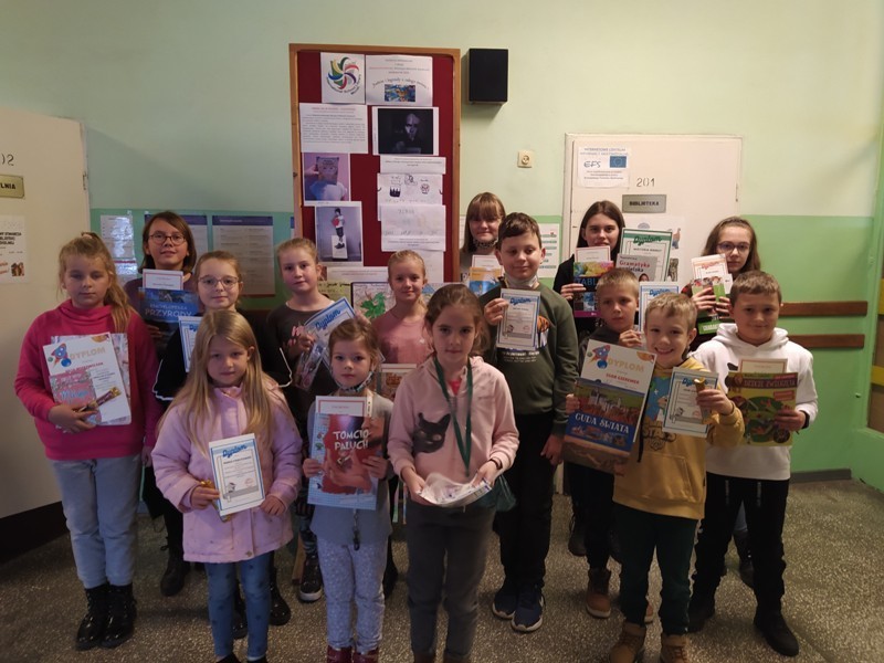 Zdjęcie do Międzynarodowy Miesiąc Bibliotek Szkolnych w &bdquo;Jedynce&rdquo;