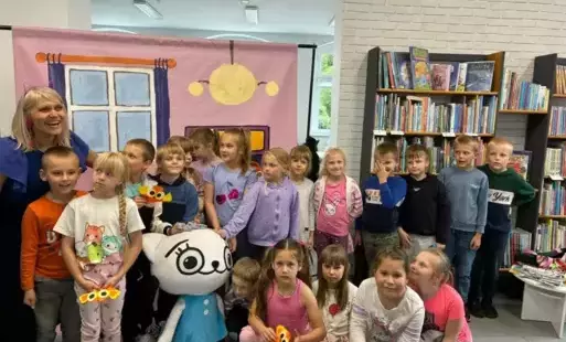 Zdjęcie do Warsztaty plastyczne i spotkanie autorskie w Miejskiej Bibliotece Publicznej