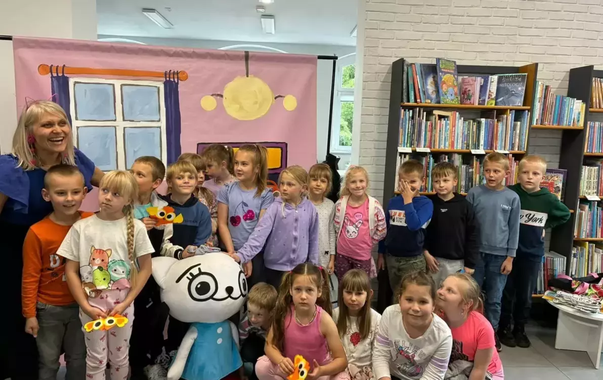 Zdjęcie do Warsztaty plastyczne i spotkanie autorskie w Miejskiej Bibliotece Publicznej