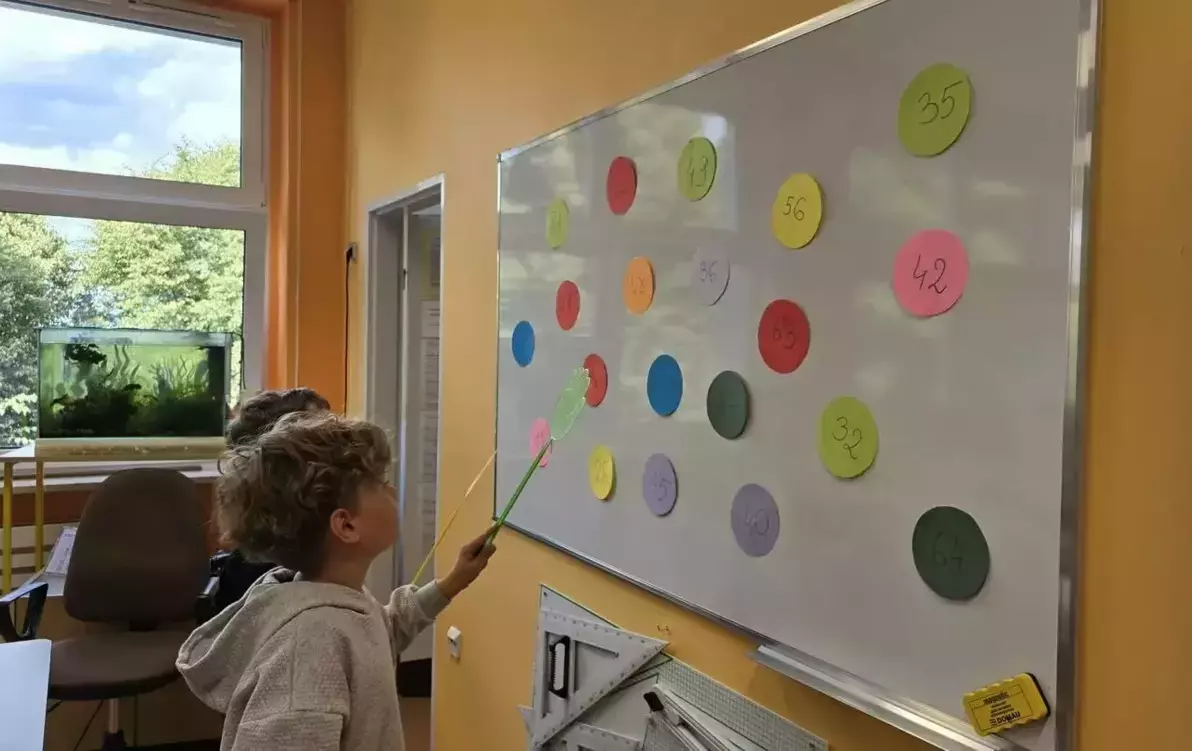 Zdjęcie do DZIEŃ KROPKI NA MATEMATYCE W 4B