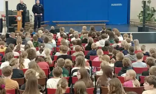 Zdjęcie do Bezpieczna jazda rowerem i hulajnogą &ndash; spotkanie z policjantami