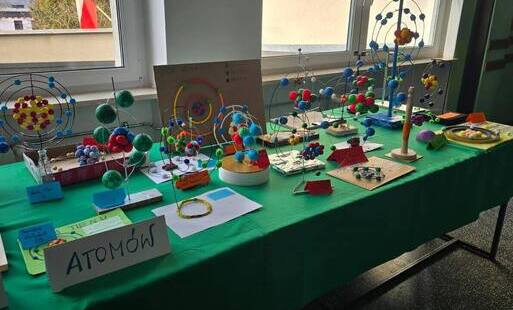 Zdjęcie do Budujemy model atomu