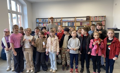 Zdjęcie do Autor, kt&oacute;ry porusza wyobraźnię młodych czytelnik&oacute;w &mdash; spotkanie z Przemysławem Wechterowiczem