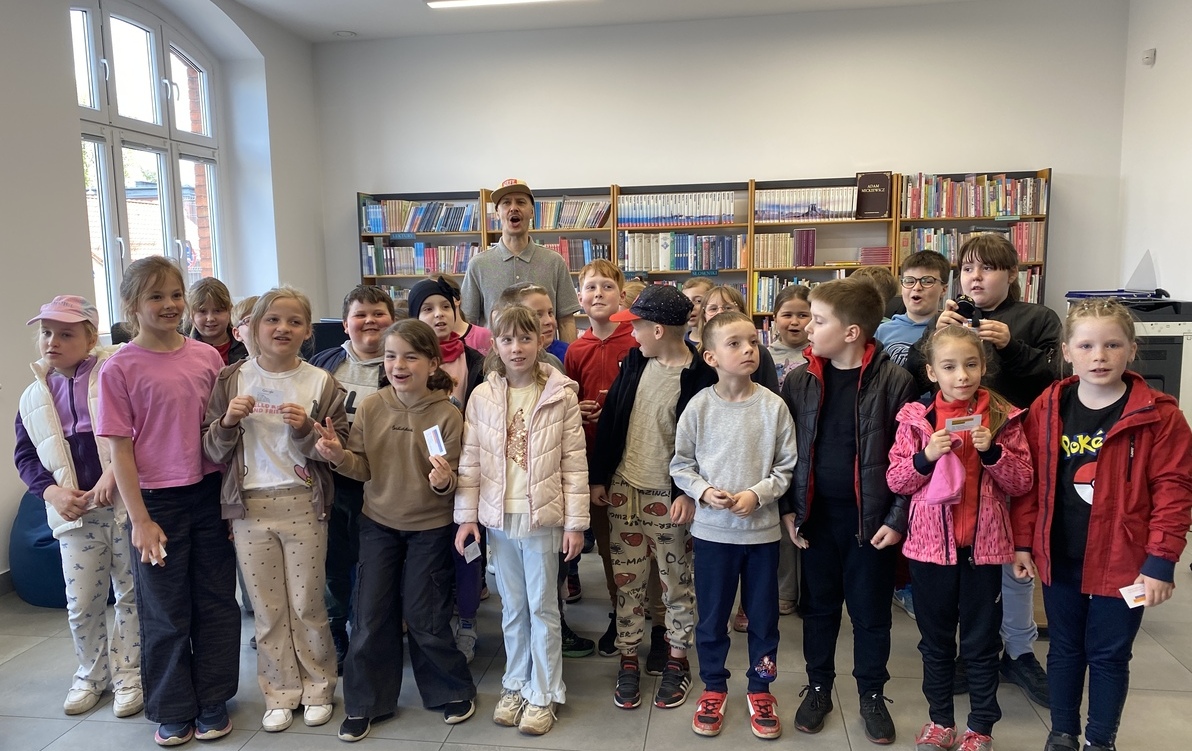 Zdjęcie do Autor, kt&oacute;ry porusza wyobraźnię młodych czytelnik&oacute;w &mdash; spotkanie z Przemysławem Wechterowiczem