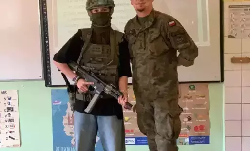 Zdjęcie do Edukacja z wojskiem - klasa 7b w akcji! &nbsp;